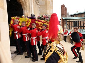 The coffin of Queen Elizabeth is transported to St George's Chapel at Windsor Castle after the state funeral held Westminster Abbey September 19, 2022. PHOTO BY ANDY COMMINS /Pool via REUTERS