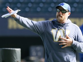 Head coach Mike O'Shea works with the secondary during Winnipeg Blue Bombers practice on Monday, Sept. 26, 2022.