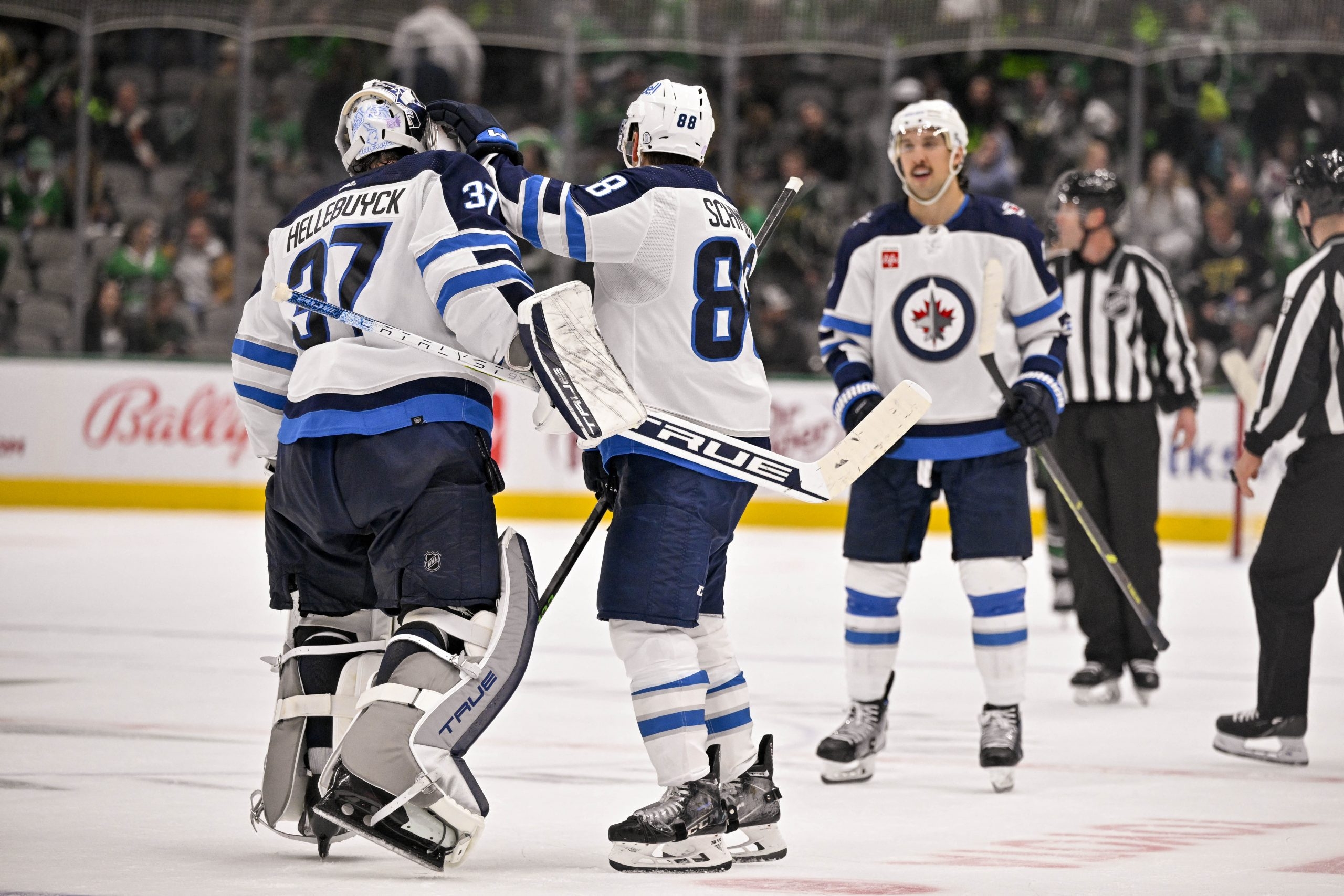 Blake Wheeler Cole Perfetti Winnipeg Jets past Chicago Blackhawks