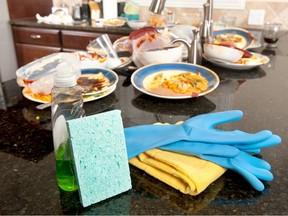 Kitchen and dishwashing detergents are ready to use on dirty, dirty dishes.