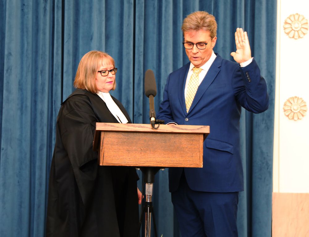 Former Winnipeg city councillor Kevin Klein, right, is officially sworn in as the MLA for Kirkfield Park on Friday, Dec. 23.