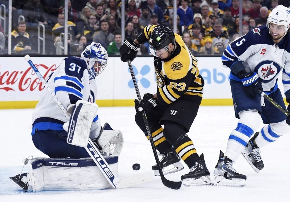 Bruins' David Pastrnak out Friday, 'day-to-day' with core injury