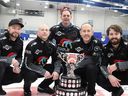 Team Mike McEwen, der Ontario Tankard-Meister 2023, am Sonntag in Port Elgin ist von links Mike McEwen, Ryan Fry, Trainer Richard Hart, Brent Laing und Joey Hart. 