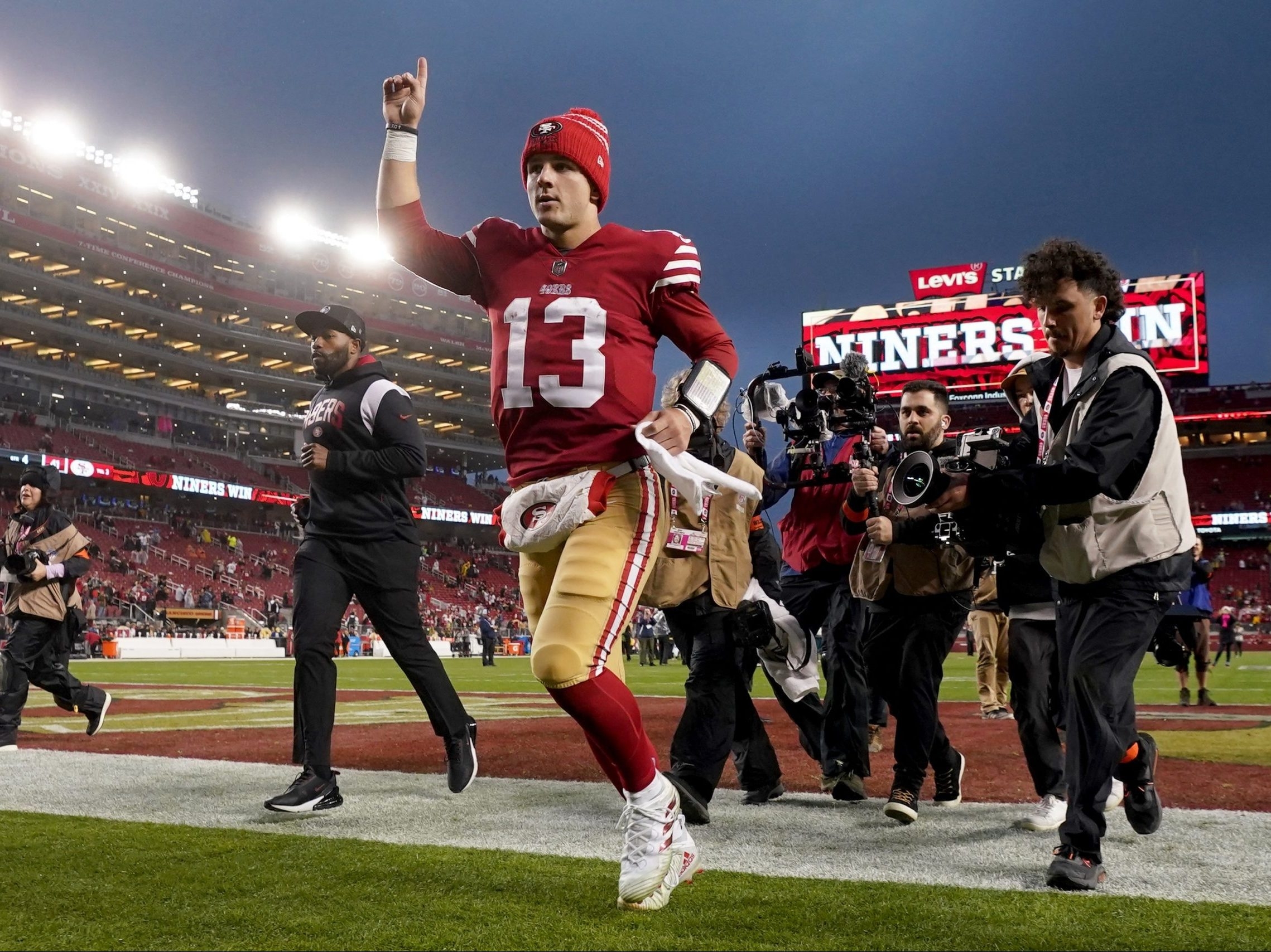 49ers jersey, merch sales skyrocket ahead of Super Bowl