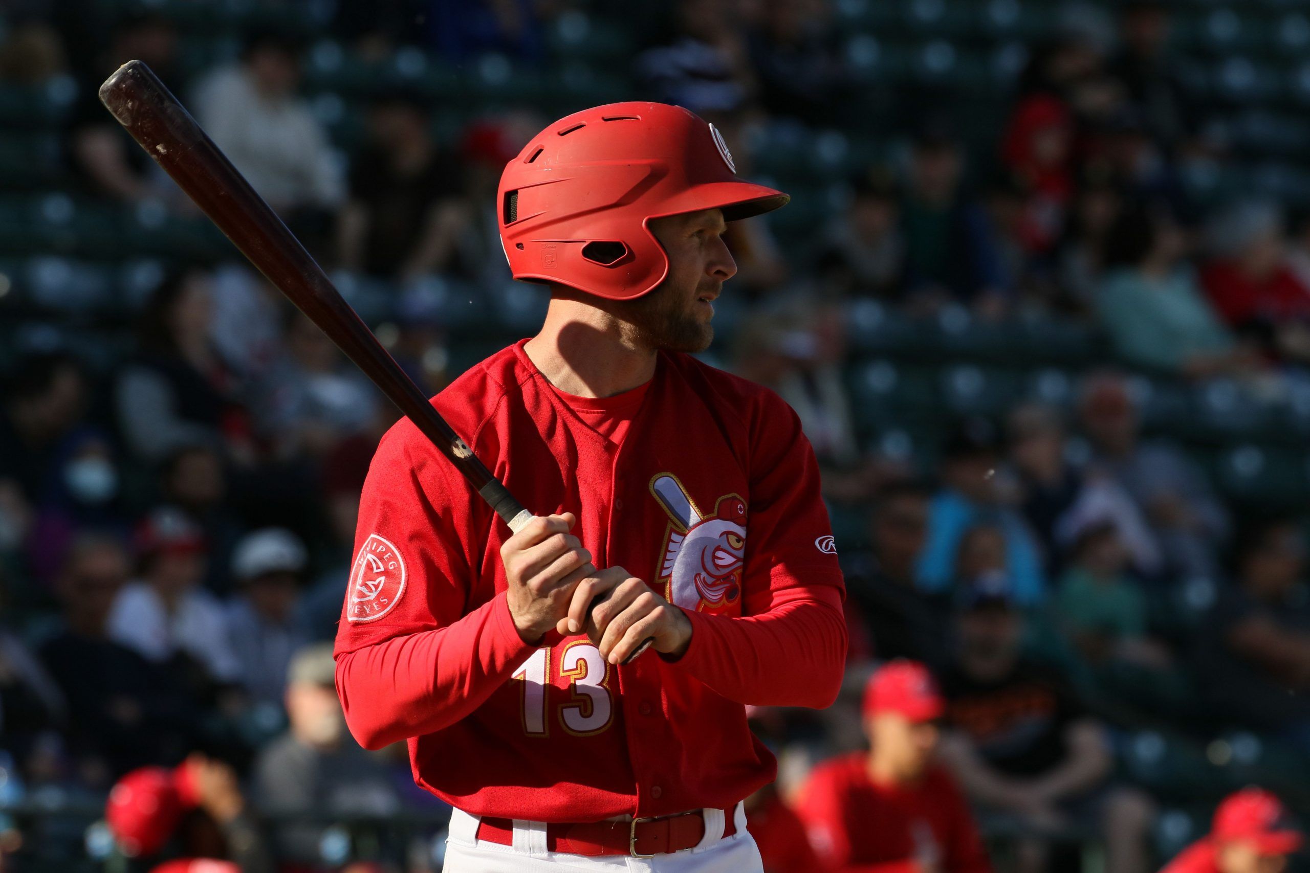 VIDEO: Reds Players Lift Weights in Dugout to Looked Jacked in New