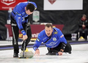 Derek Samagalski et Connor Njegovan (à gauche) faisaient partie de l'équipe de trois Red Carruthers qui n'a pas réussi à remporter le championnat.