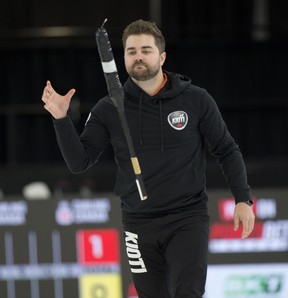 La tête de série numéro un des vétérans Matt Dunston devra aller loin après avoir perdu un match clé contre son rival de longue date Braden Calvert samedi.