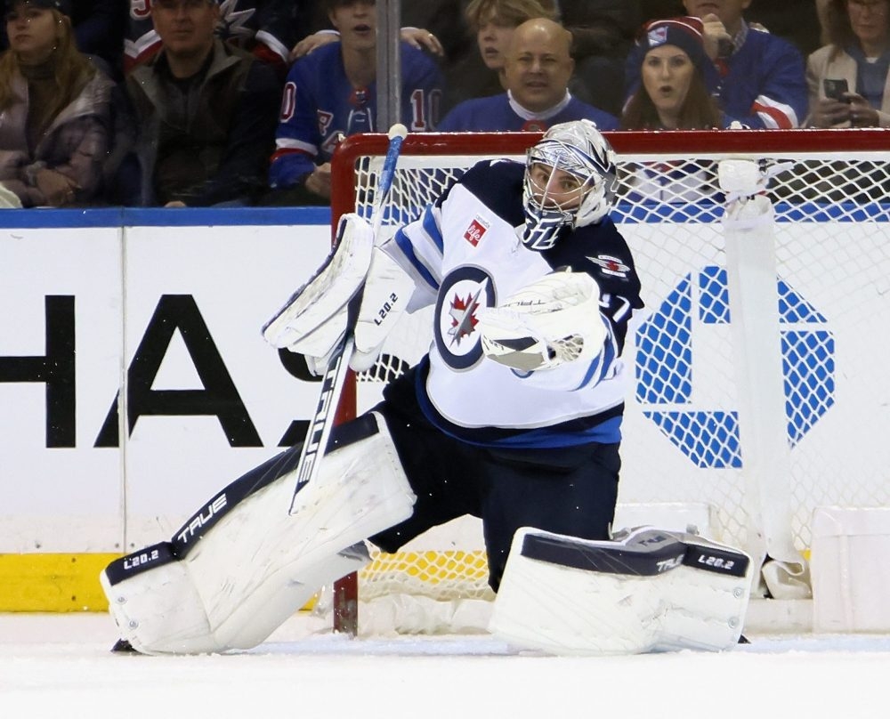 Winnipeg Jets goalie Connor Hellebuyck confident, hungry heading into  playoffs 