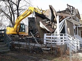 The first of two duplexes on Manitoba Avenue in Winnipeg is demolished after structural issues brought safety concerns following an early-morning fire on Tues., April 18, 2023. KEVIN KING/Winnipeg Sun