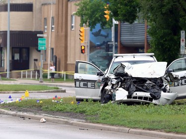 Police investigate a crash on Main Street between Kilbride and Belmont avenues in Winnipeg on Wed., June 7, 2023.  KEVIN KING/Winnipeg Sun