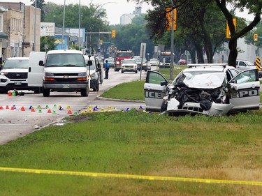 Police investigate a crash on Main Street between Kilbride and Belmont avenues in Winnipeg on Wed., June 7, 2023.  KEVIN KING/Winnipeg Sun