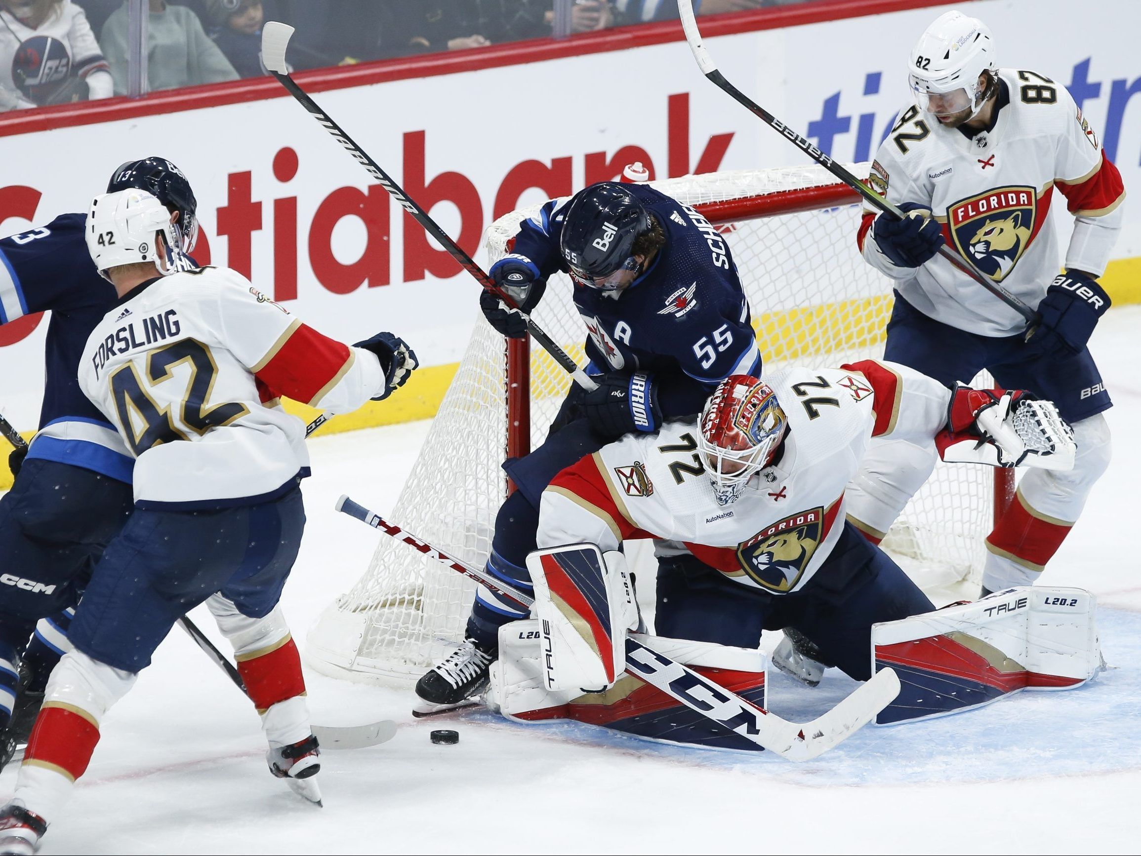 Jets blow out Golden Knights in series opener