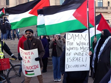 Palestinians and their supporters rally