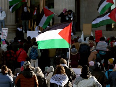 Palestinians and their supporters rally