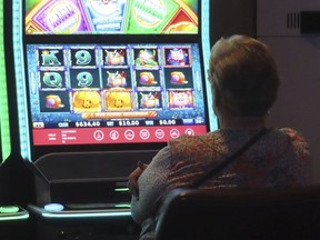 A gambler plays a slot machine at Harrah's casino in Atlantic City, N.J., on Sept. 29, 2023. THE CANADIAN PRERSS/AP-Wayne Parry